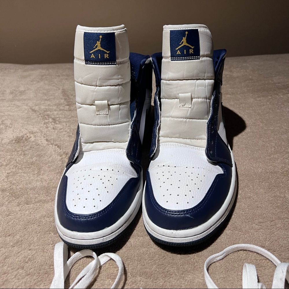 Jordan 1 Mid White Metallic Gold Obsidian